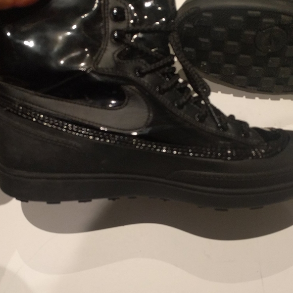 NIKE - Picture 6 of 12